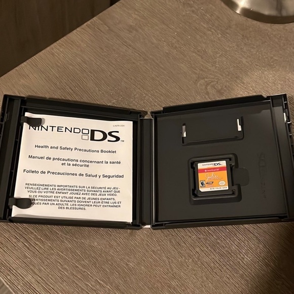 Nintendo DS “Julie Finds a Way” Game - Picture 3 of 5